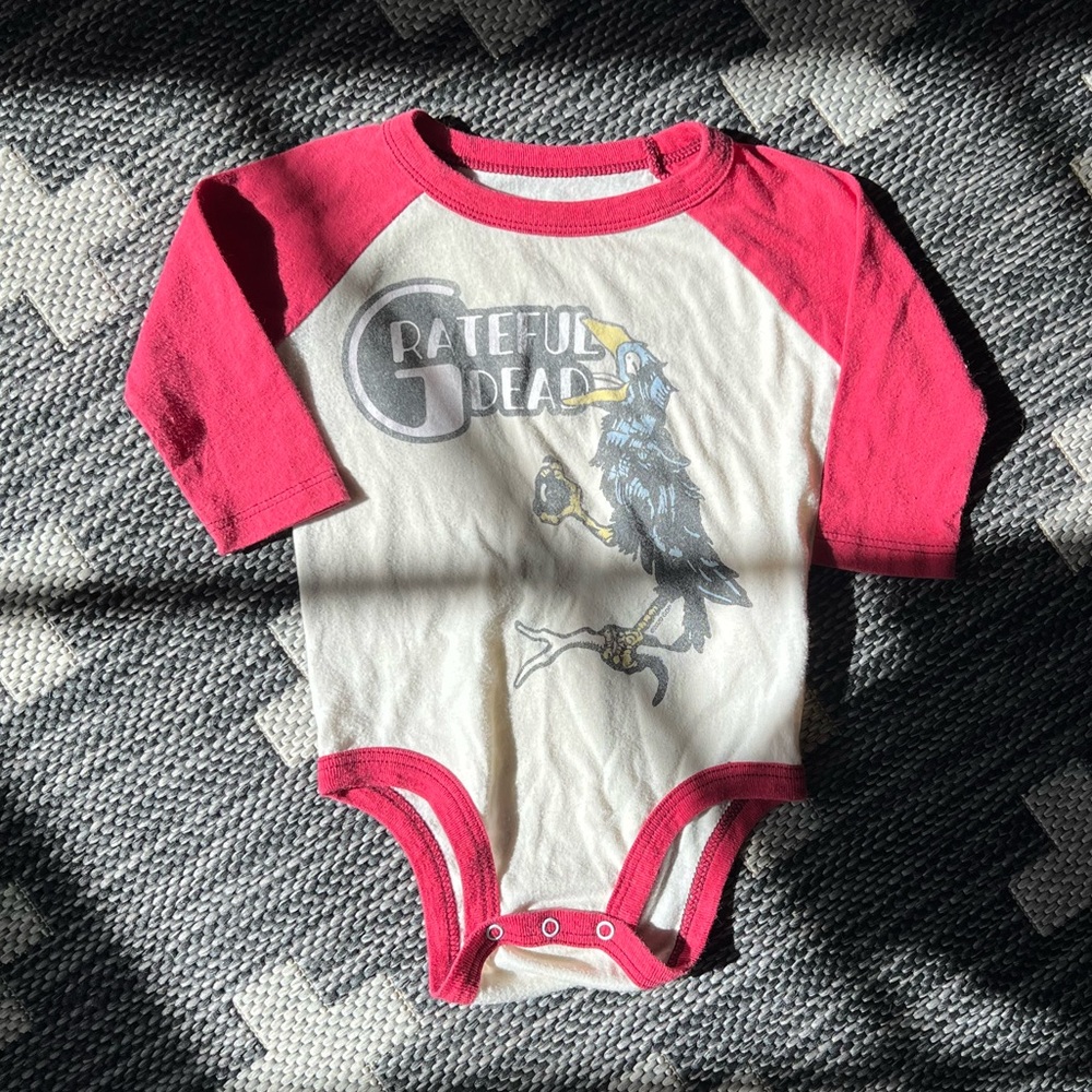 Rowdy Sprout “Grateful Dead” raglan onesie 
3-6 months